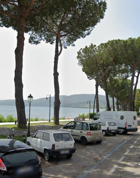 Parcheggio lungolago